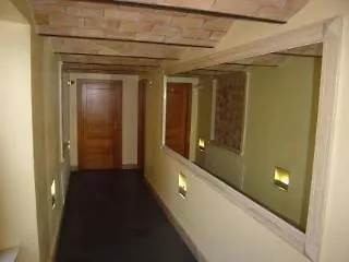 Mari Hotel 2*